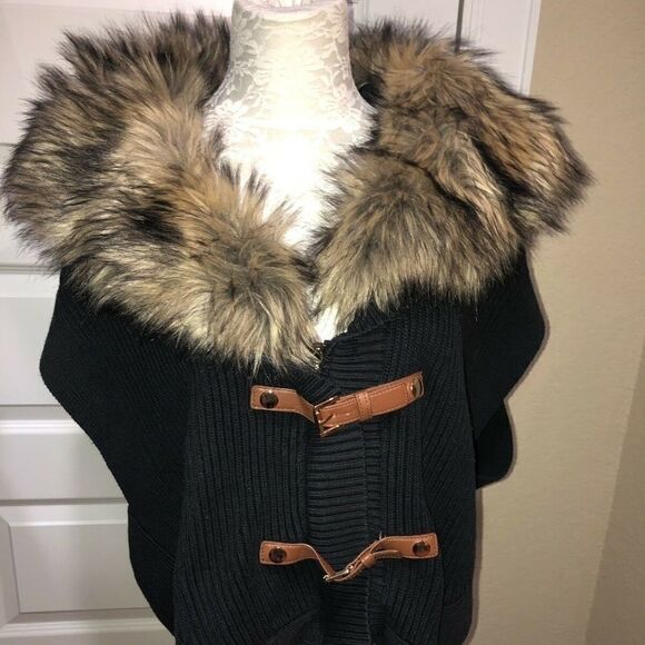 Navy Blue Vest‎ with a Removable Faux Fur Collar - Picture 1 of 7